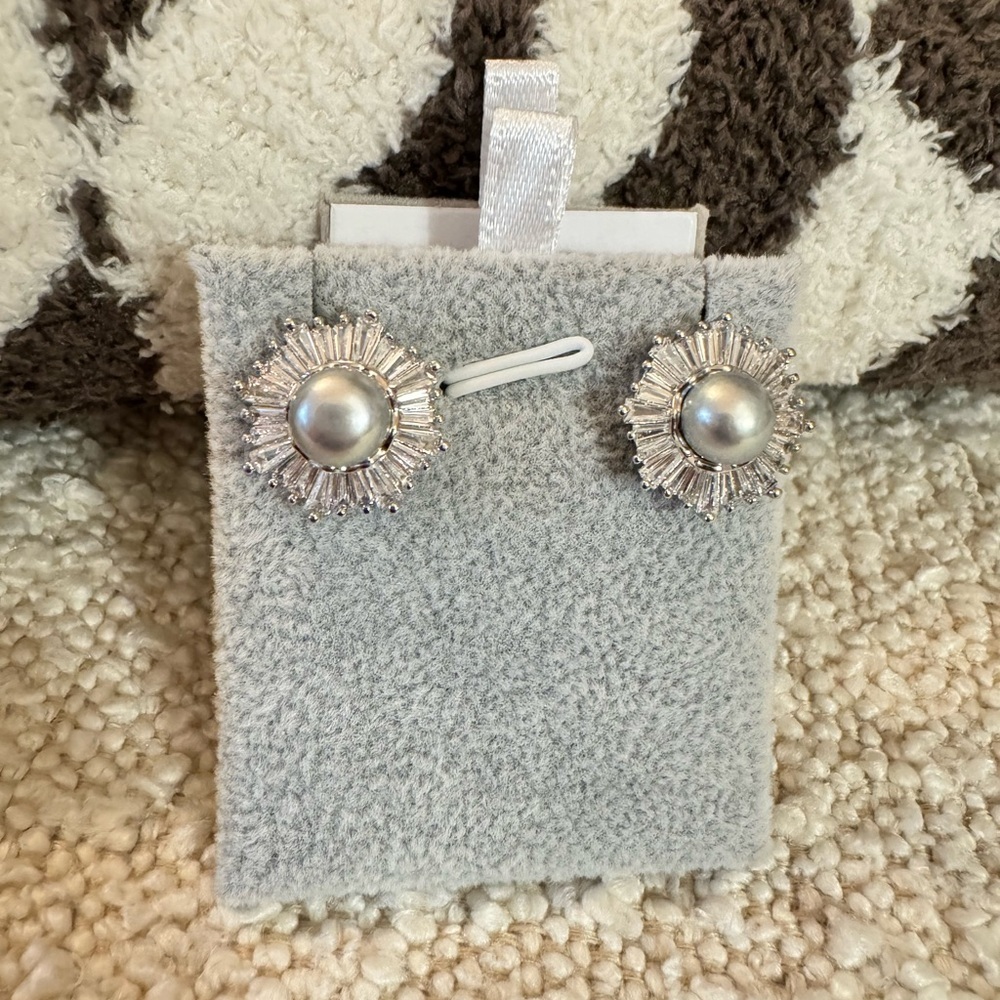 Brand New Never Worn Sunburst Fresh Water Pearl stud